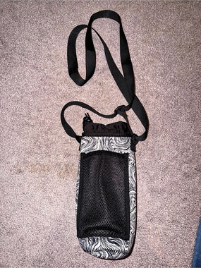 MYTAGALONGS Black & White Crossbody Water Bottle Bag